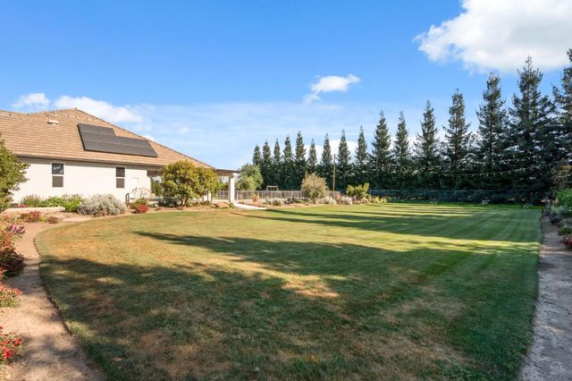 5675 Boston Ave, Kingsburg, CA 93631