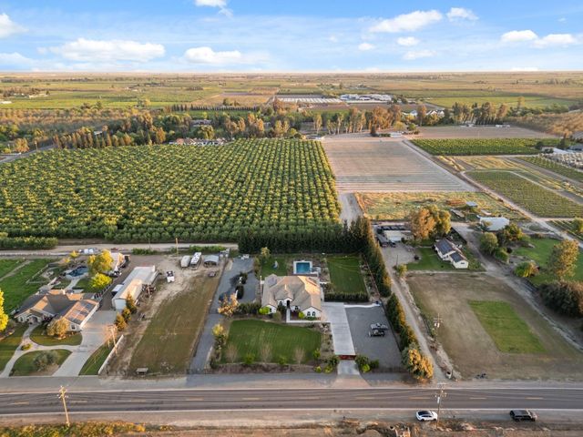 5675 Boston Ave, Kingsburg, CA 93631