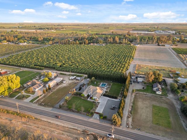 5675 Boston Ave, Kingsburg, CA 93631