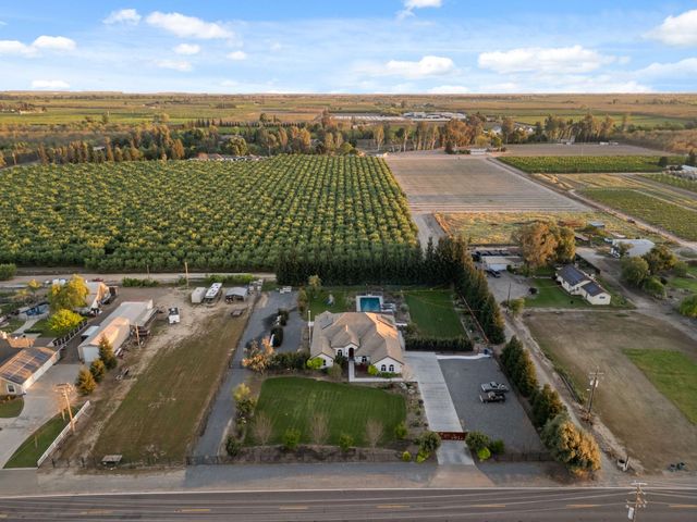 5675 Boston Ave, Kingsburg, CA 93631