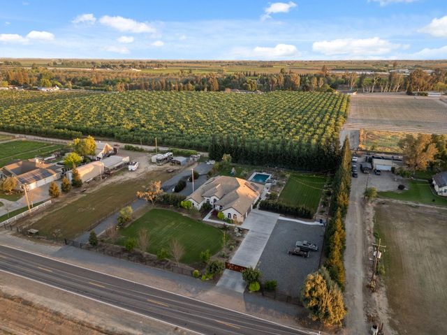 5675 Boston Ave, Kingsburg, CA 93631