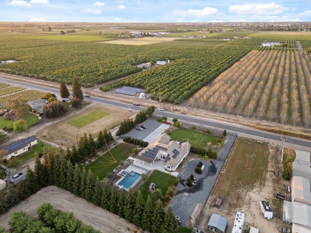 5675 Boston Ave, Kingsburg, CA 93631