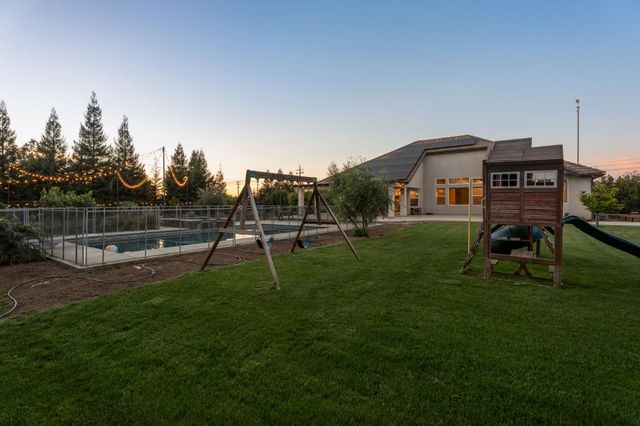 5675 Boston Ave, Kingsburg, CA 93631