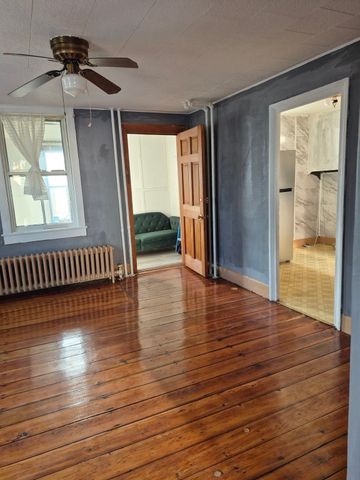 90 Tremont St, Fall River, MA 02720