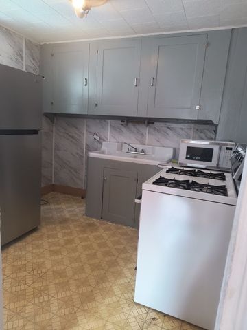 90 Tremont St, Fall River, MA 02720