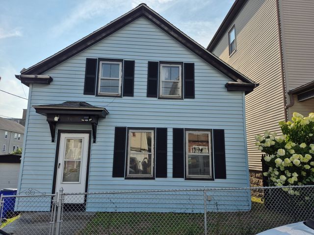 90 Tremont St, Fall River, MA 02720