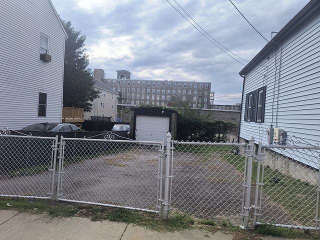 90 Tremont St, Fall River, MA 02720