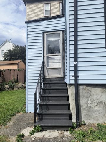 90 Tremont St, Fall River, MA 02720