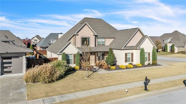 8607 W Flycatcher Place, Bentonville, AR 72713