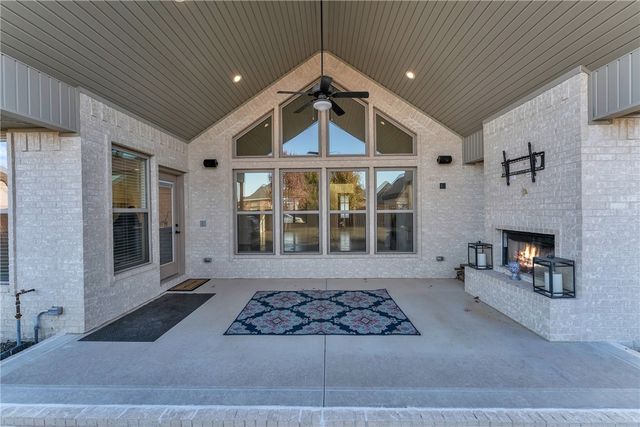 8607 W Flycatcher Place, Bentonville, AR 72713