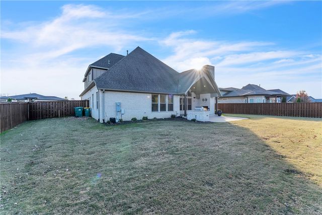 8607 W Flycatcher Place, Bentonville, AR 72713