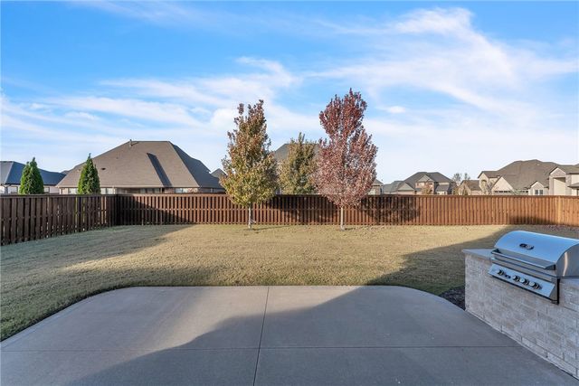 8607 W Flycatcher Place, Bentonville, AR 72713