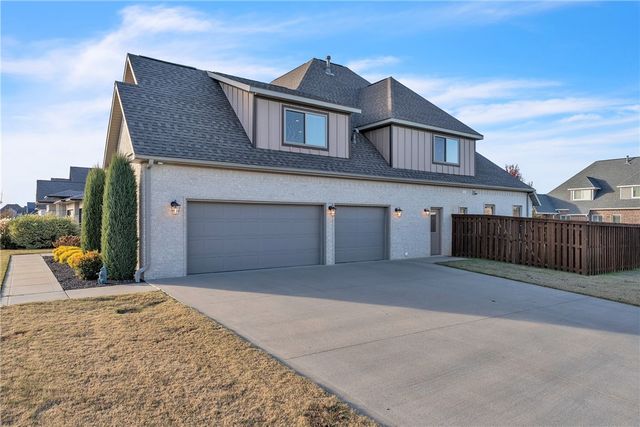 8607 W Flycatcher Place, Bentonville, AR 72713