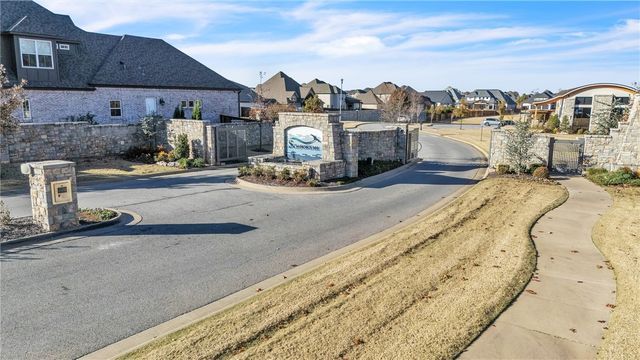 8607 W Flycatcher Place, Bentonville, AR 72713