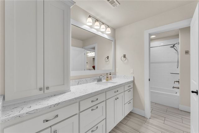 8607 W Flycatcher Place, Bentonville, AR 72713