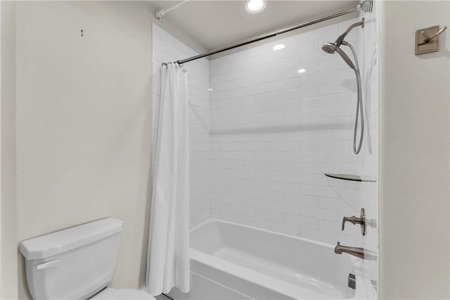 8607 W Flycatcher Place, Bentonville, AR 72713