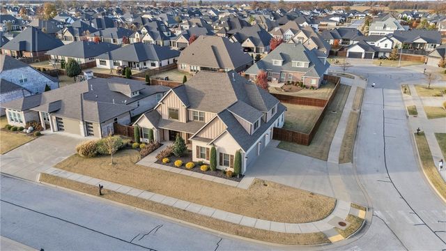 8607 W Flycatcher Place, Bentonville, AR 72713