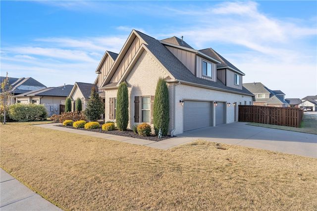 8607 W Flycatcher Place, Bentonville, AR 72713