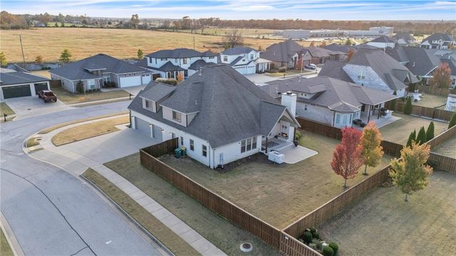 8607 W Flycatcher Place, Bentonville, AR 72713