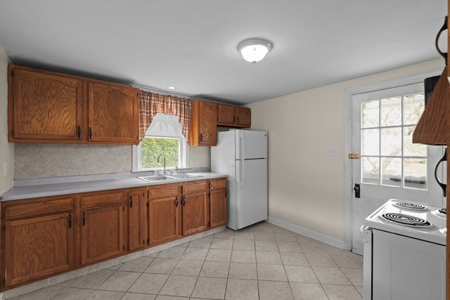 25 Tullson Ave, Seekonk, MA 02771