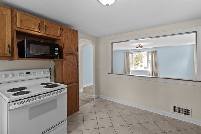 25 Tullson Ave, Seekonk, MA 02771