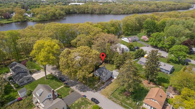 25 Tullson Ave, Seekonk, MA 02771