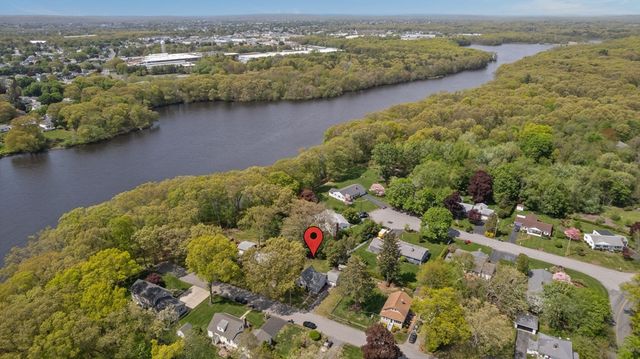 25 Tullson Ave, Seekonk, MA 02771