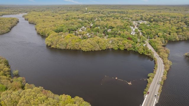 25 Tullson Ave, Seekonk, MA 02771