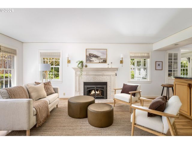 261 Sw BIRDSHILL Rd, Portland, OR 97219