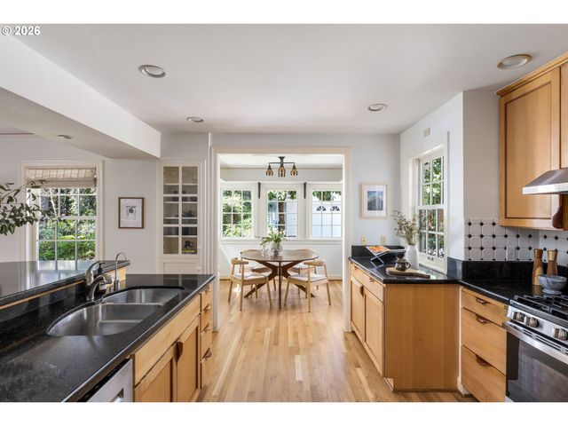 261 Sw BIRDSHILL Rd, Portland, OR 97219