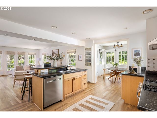 261 Sw BIRDSHILL Rd, Portland, OR 97219