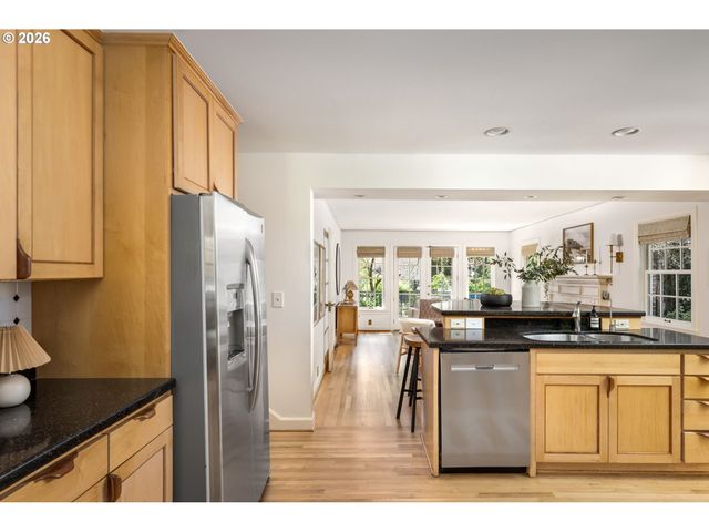 261 Sw BIRDSHILL Rd, Portland, OR 97219