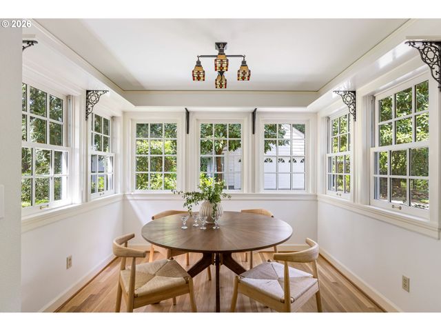 261 Sw BIRDSHILL Rd, Portland, OR 97219