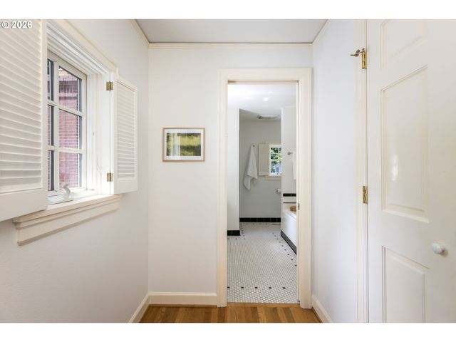 261 Sw BIRDSHILL Rd, Portland, OR 97219