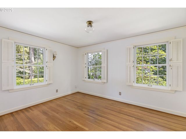 261 Sw BIRDSHILL Rd, Portland, OR 97219