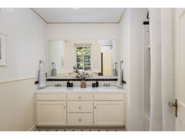 261 Sw BIRDSHILL Rd, Portland, OR 97219