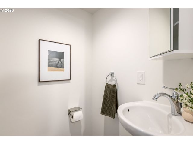 261 Sw BIRDSHILL Rd, Portland, OR 97219