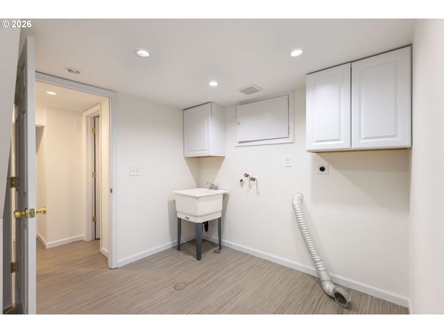 261 Sw BIRDSHILL Rd, Portland, OR 97219