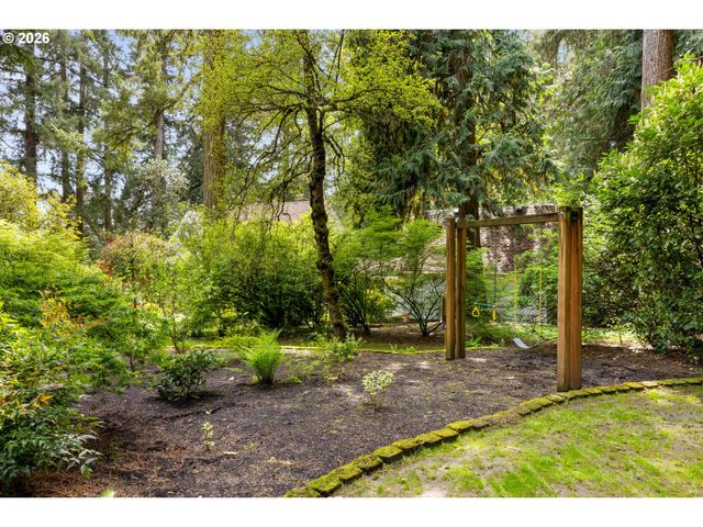 261 Sw BIRDSHILL Rd, Portland, OR 97219