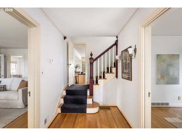 261 Sw BIRDSHILL Rd, Portland, OR 97219