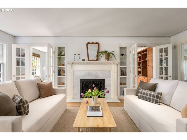 261 Sw BIRDSHILL Rd, Portland, OR 97219