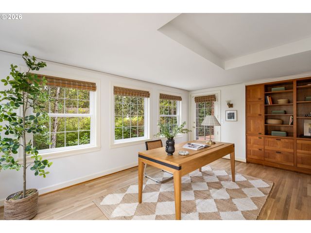 261 Sw BIRDSHILL Rd, Portland, OR 97219