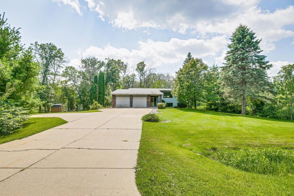 7705 208th Street N, Forest Lake, MN 55025