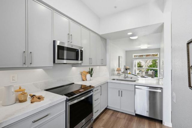 332 Crescent Court, Brisbane, CA 94005