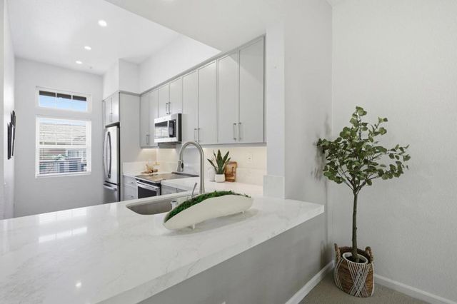 332 Crescent Court, Brisbane, CA 94005