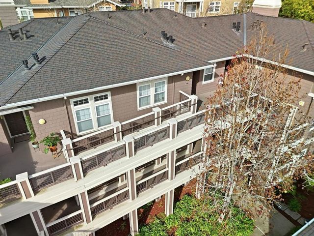 332 Crescent Court, Brisbane, CA 94005