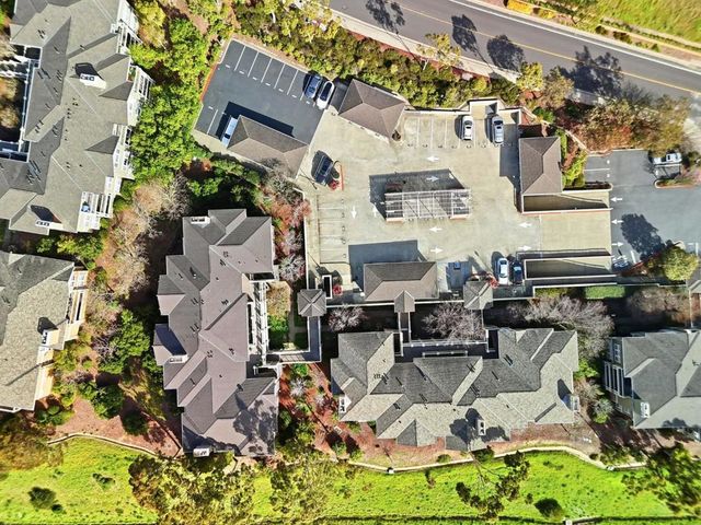 332 Crescent Court, Brisbane, CA 94005