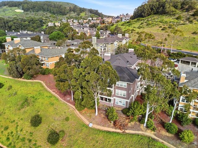 332 Crescent Court, Brisbane, CA 94005