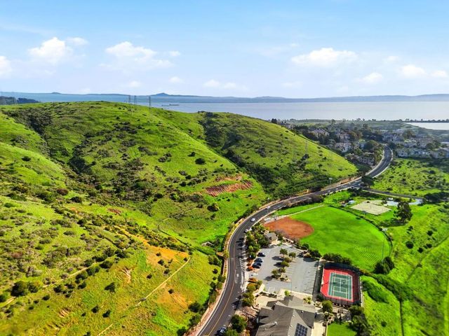 332 Crescent Court, Brisbane, CA 94005