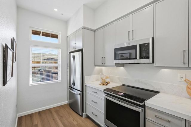 332 Crescent Court, Brisbane, CA 94005